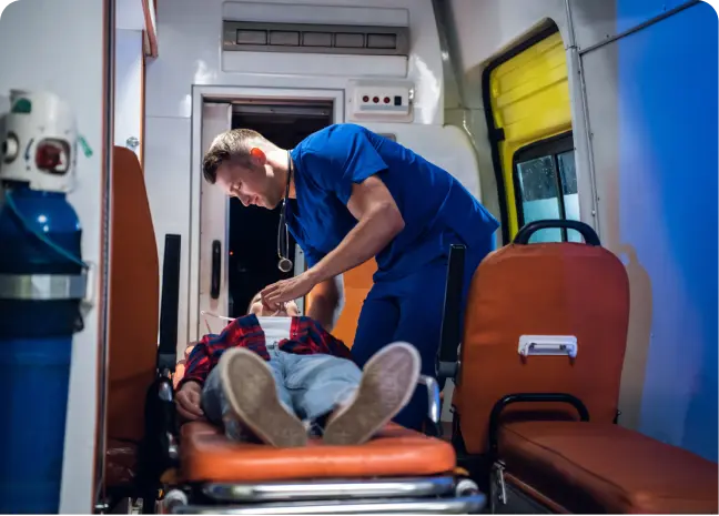Práctica de evacuación en un mock-up de avión